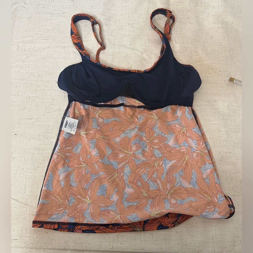 Lands' End Floral Tankini Top in Blue and 🍑 - Picture 2 of 12